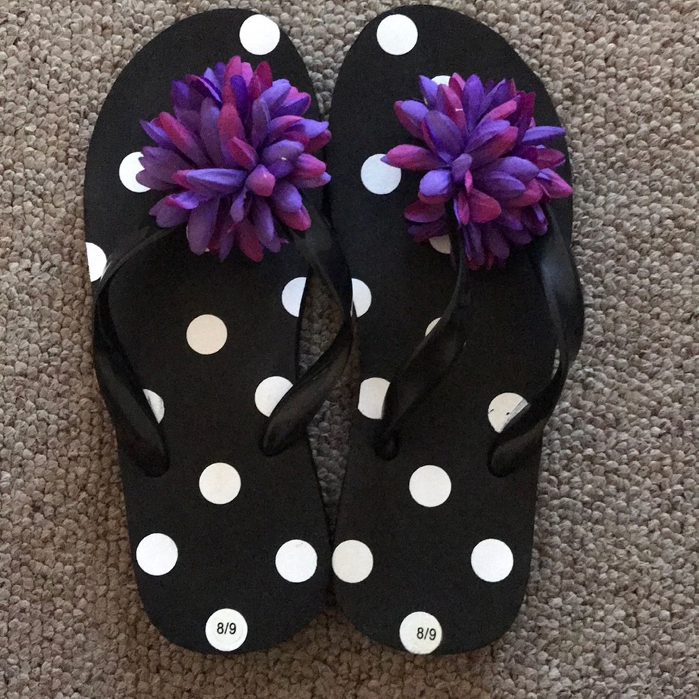 Black polka dot and purple floral flip flops 8/9